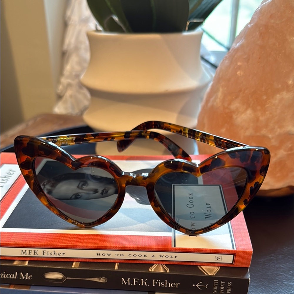 Saint Laurent Loulou 54mm Heart-Shaped Tortoise Sunglasses - Picture 5 of 7